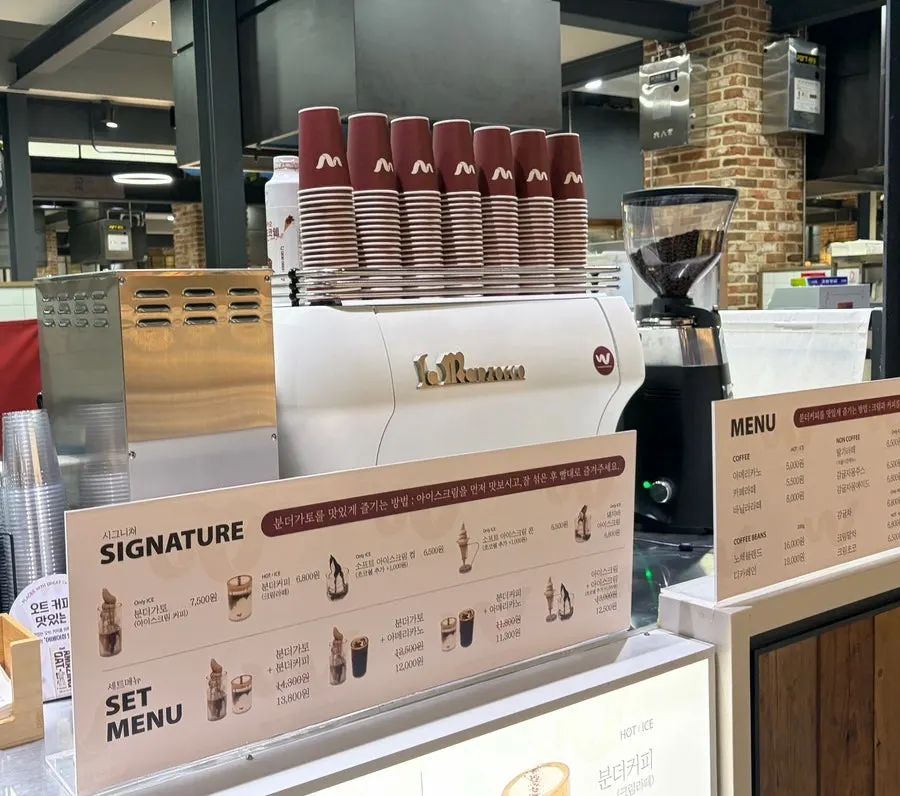 View of Wunder Coffee Bar inside the outlet food court
