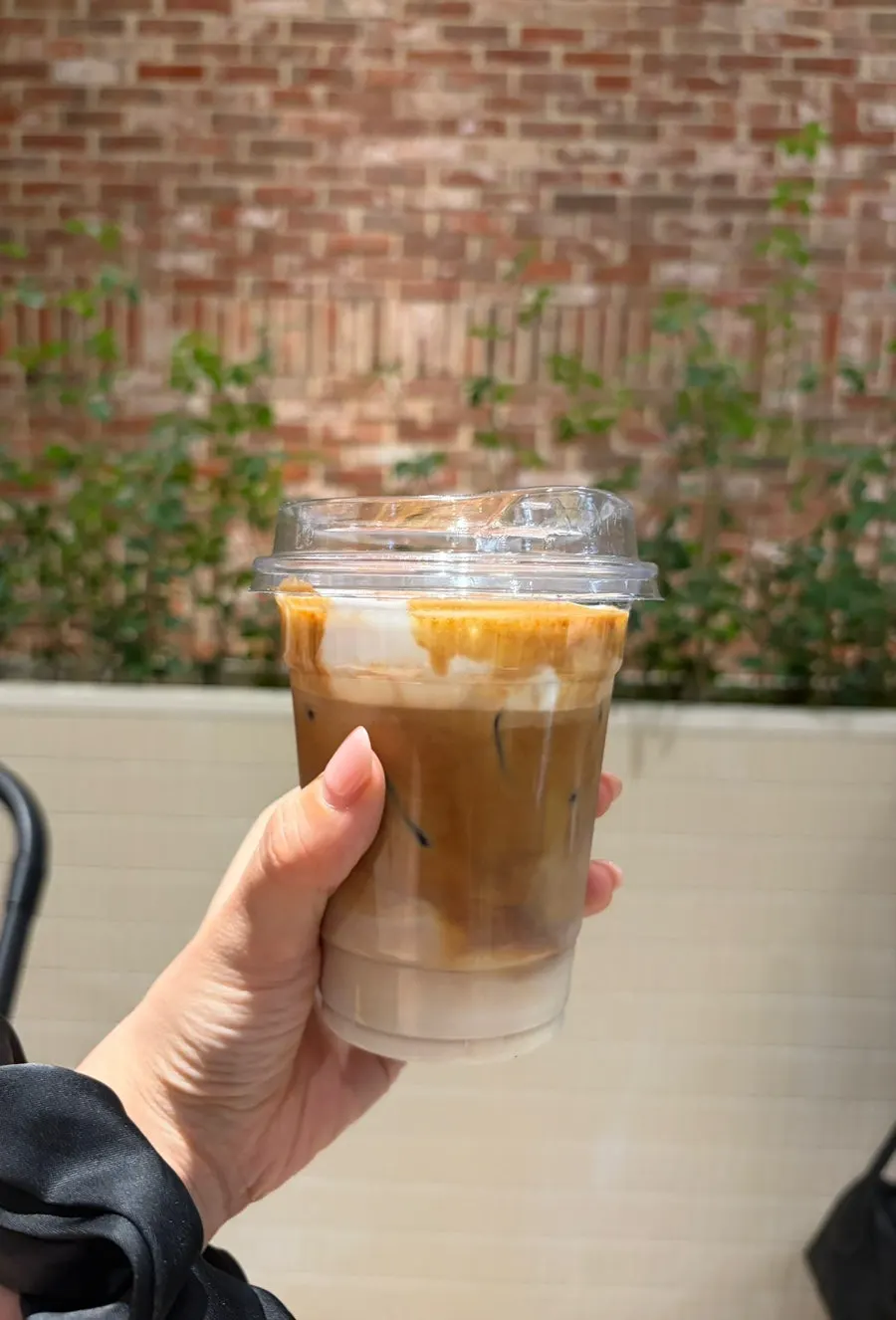 Milk-based Wunder Coffee topped with cream