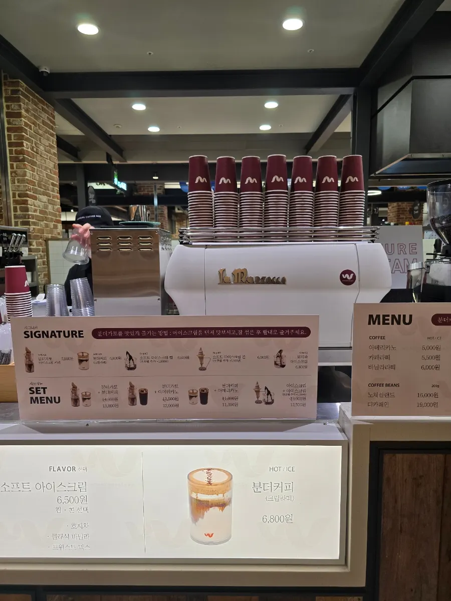 Tampilan luar Wunder Coffee Bar Songdo yang stylish