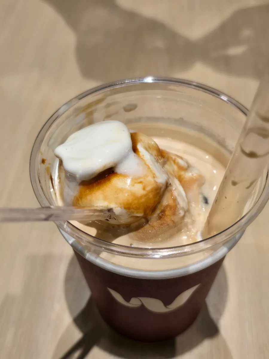 Wunder Gato dari Wunder Coffee Bar dengan tampilan cantik