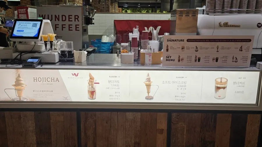 평일 오후 분더커피바 주문 카운터