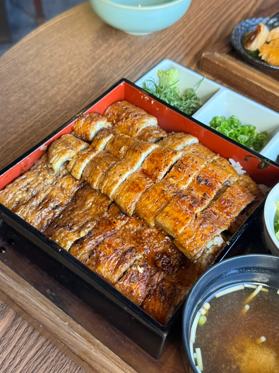 特份鳗鱼盖饭套餐整体构成