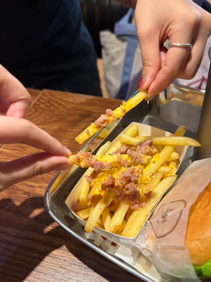 치즈가 늘어나는 칠리모찌 치즈바 단면