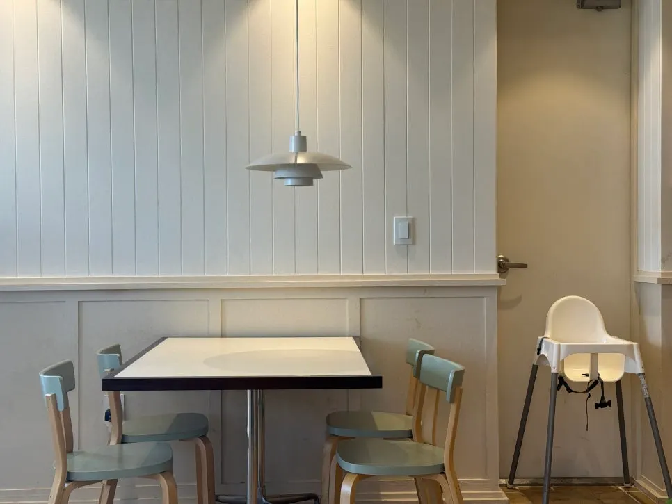 View of the second-floor hall at Bueokgan Haeundae Branch on Dalmaji-gil