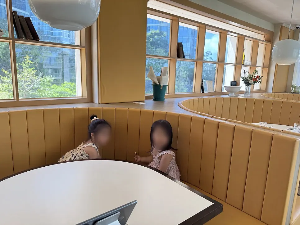 Interior of Bueokgan Haeundae Branch showing furniture and lighting