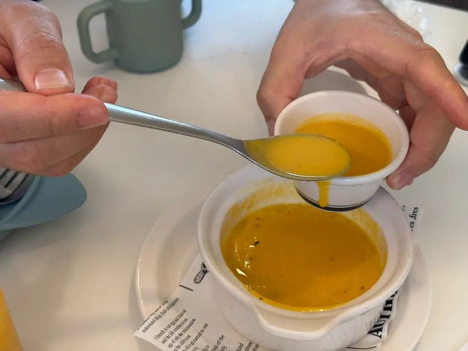 Sweet pumpkin soup from the Bueokgan couple's dish set
