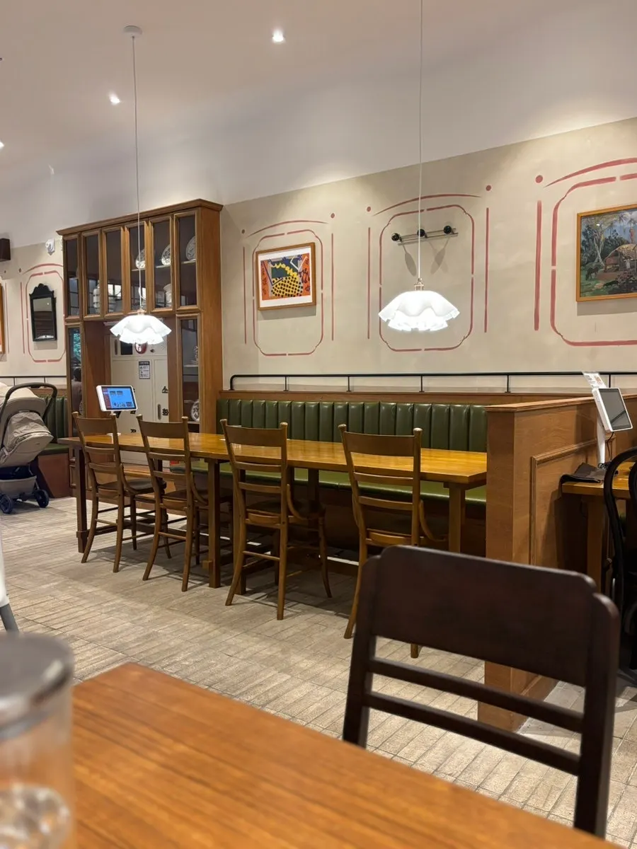 Table seating with generous spacing