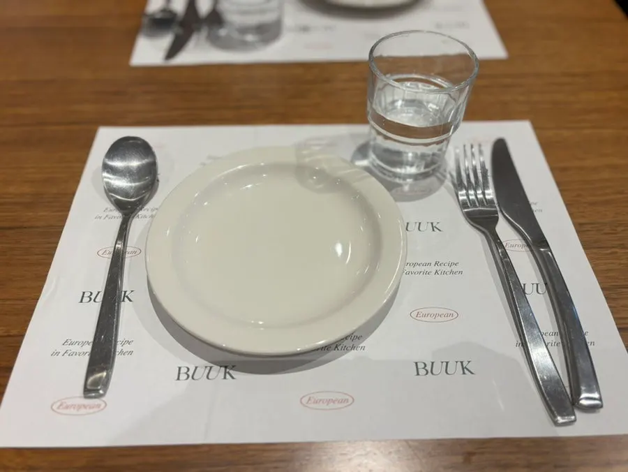 Table set with tableware
