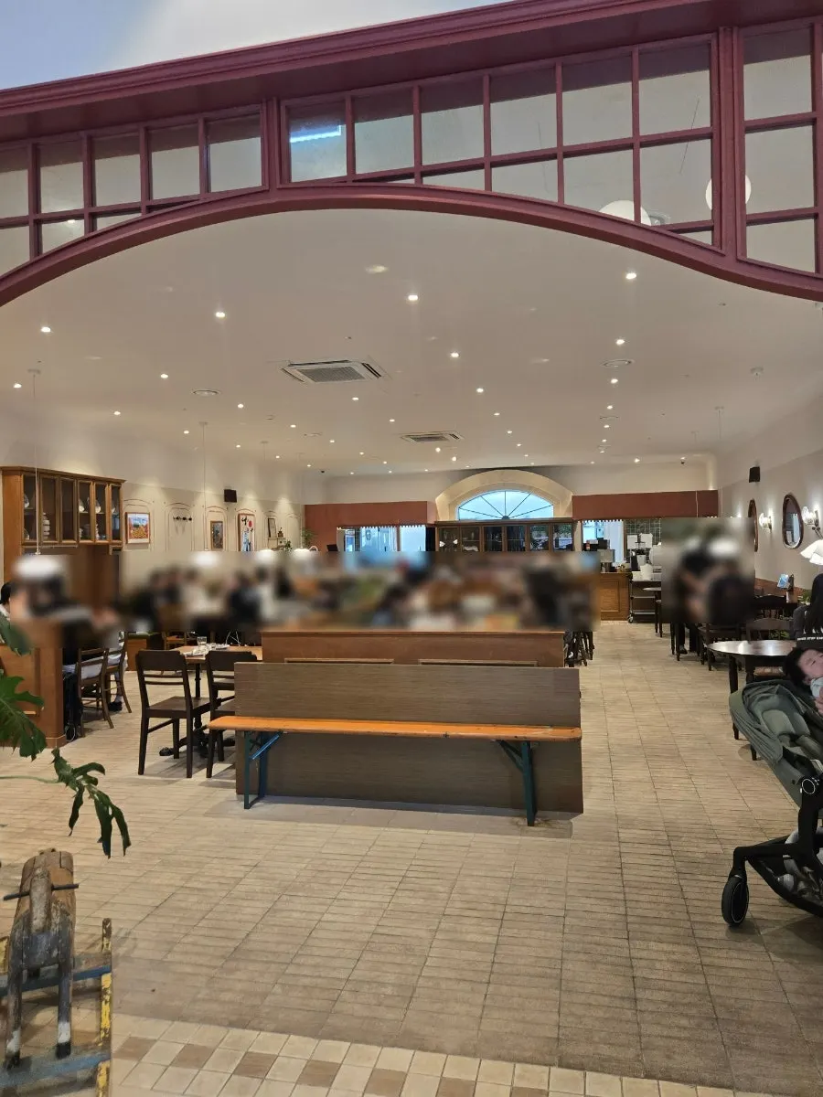 Interior of the Shinsegae outlet branch of Bueokgan