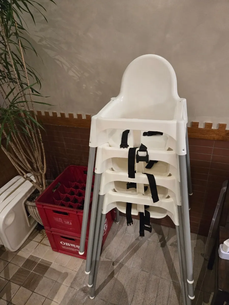 Seating overview at the Bueokgan family restaurant
