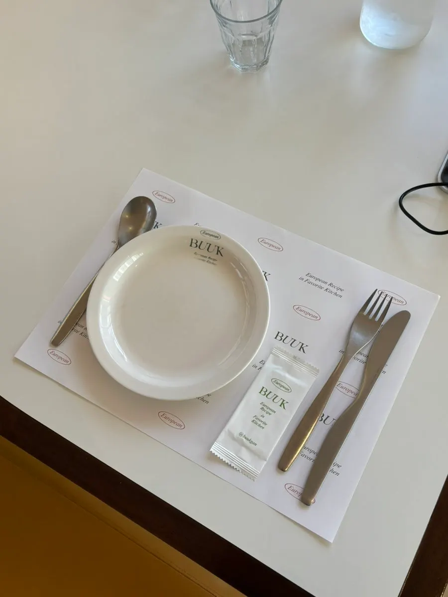 Table set up at Bueokgan Haeundae Branch