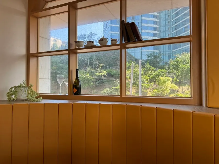 Interior of Bueokgan Haeundae Branch with original lighting and chairs