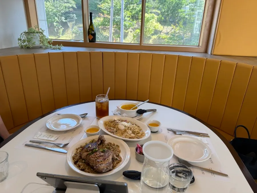 Table setting after ordering at Bueokgan Haeundae Branch