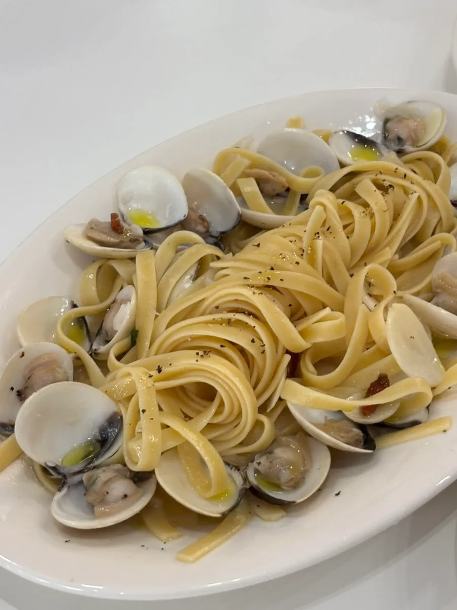 Pasta vongole con almejas