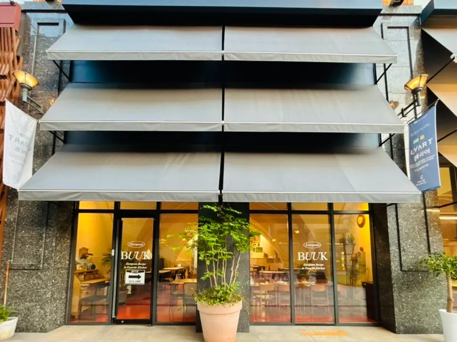 The atmosphere inside Bueokgan Restaurant Yangsan Oslo Park Branch