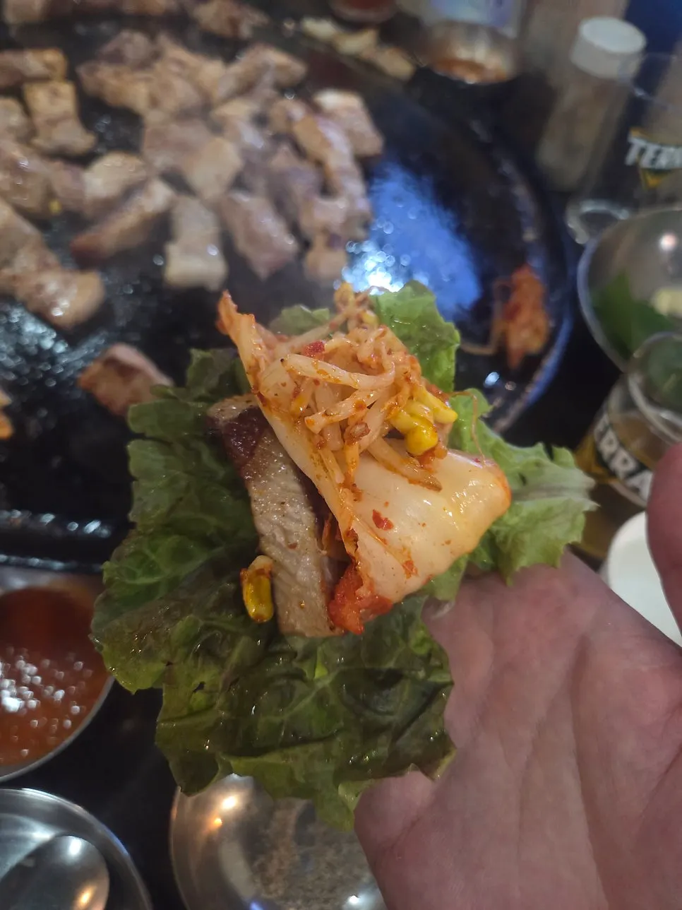 구워진 김치와 마이야르 구이 고기, 추가한 항정살