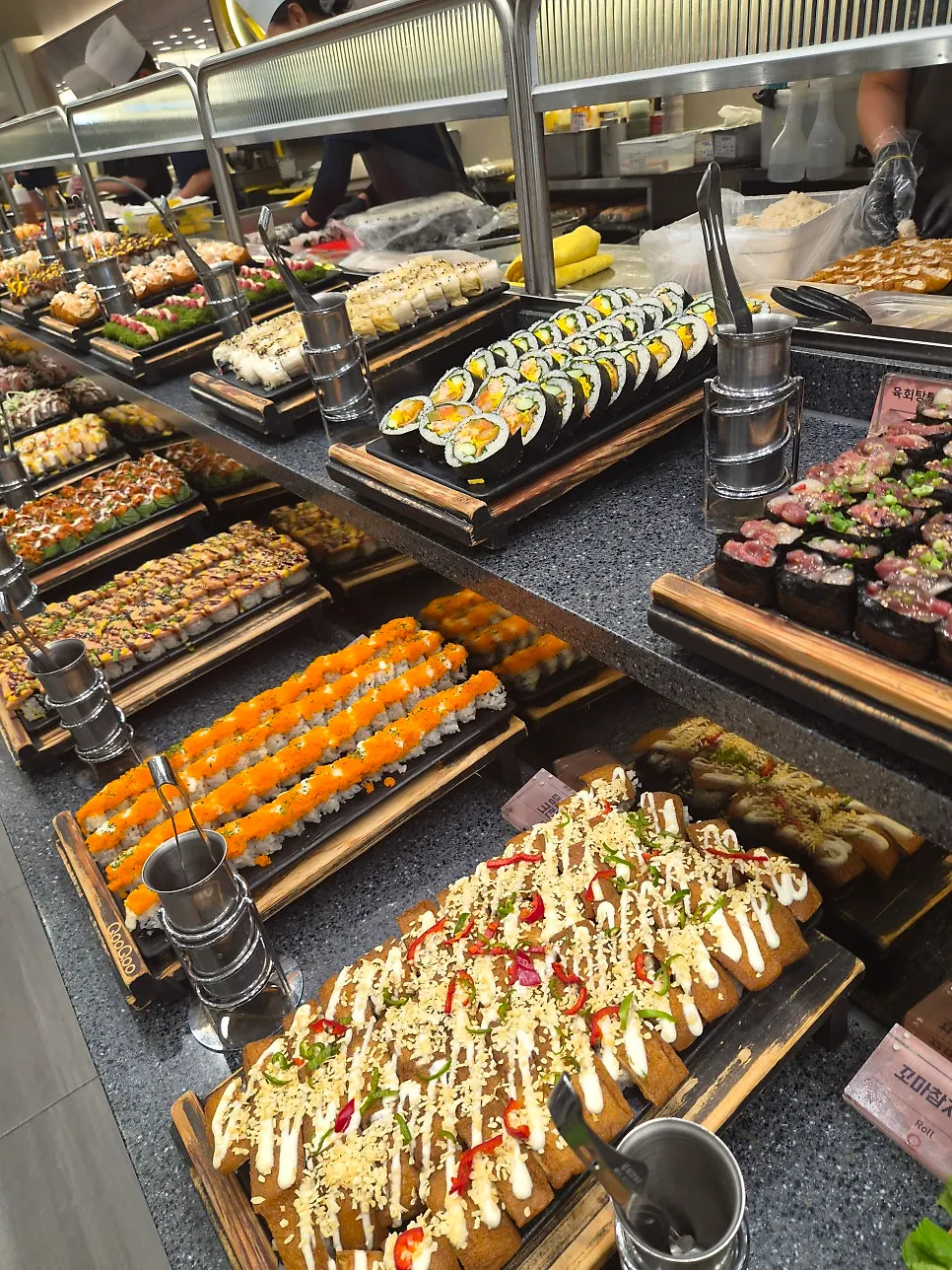 Corner with assorted sushi and gunkan sushi