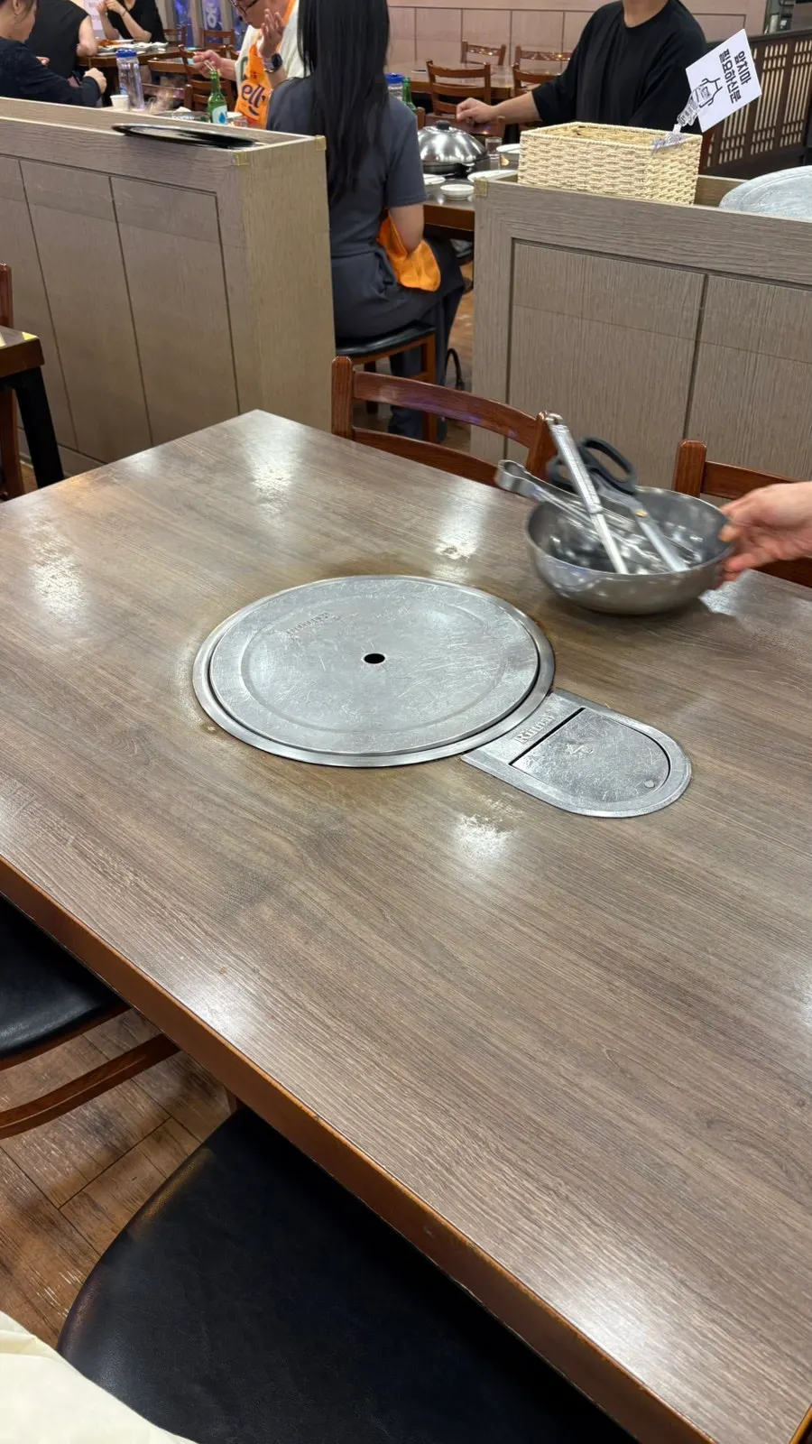 가족 외식하기 좋은 식당 내부 모습