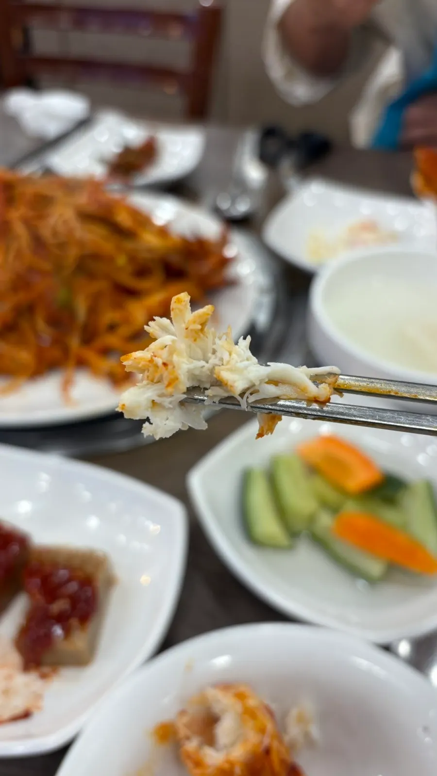 살과 알이 드러난 제철 꽃게 몸통