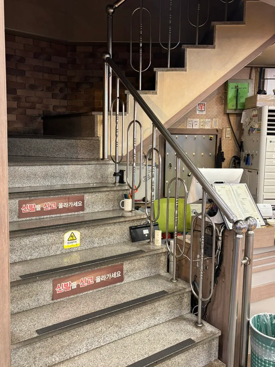 开放式厨房与店内空间