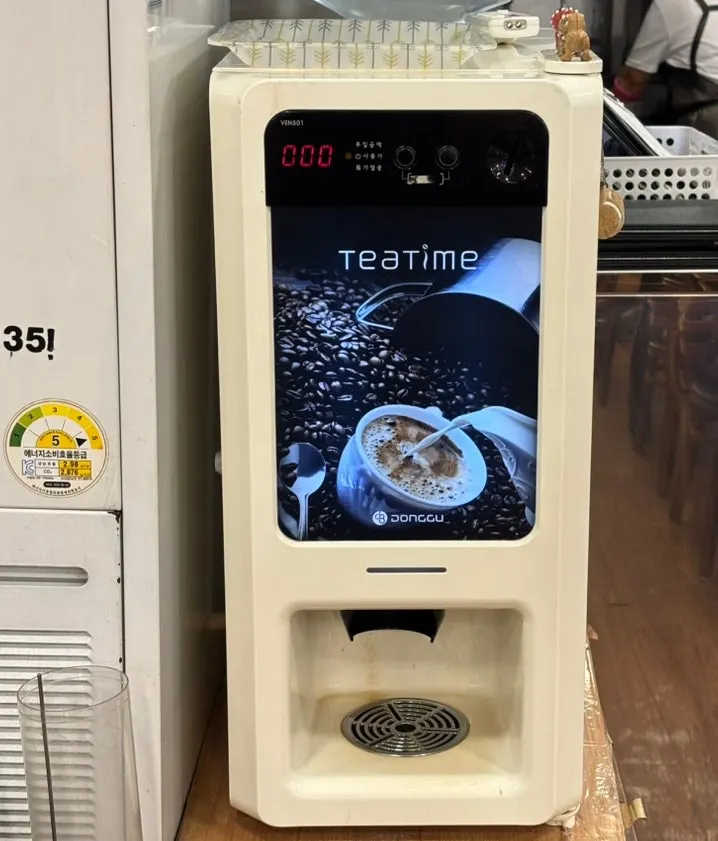 店内备好的围裙和宝宝椅
