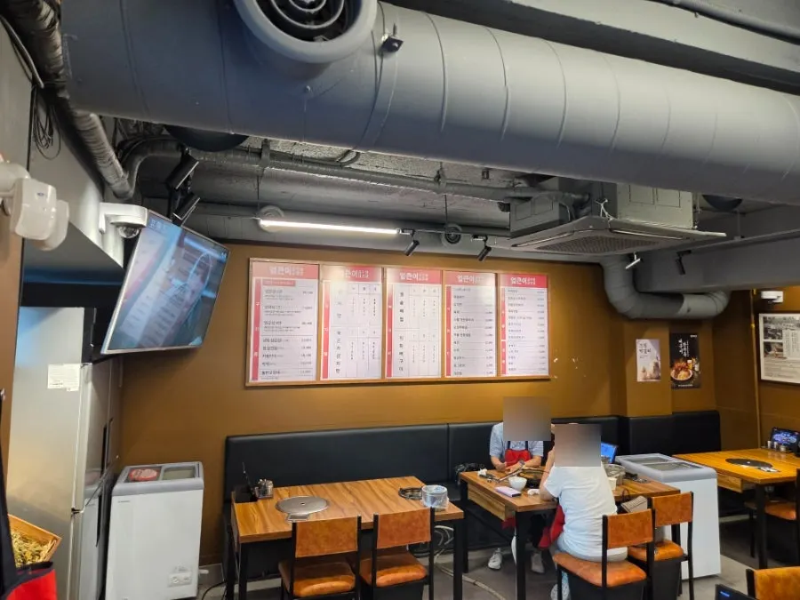 Interior seating at the Bupyeong Station Branch