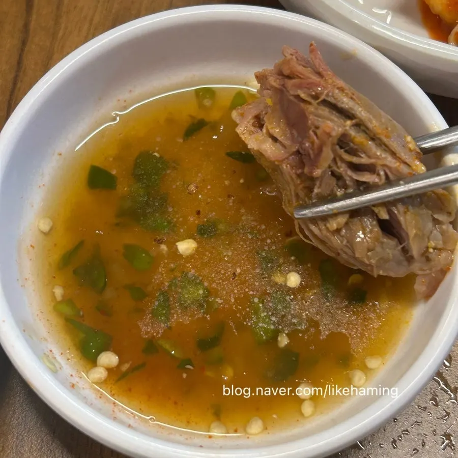 Sos celupan daging dan lauk-pauk