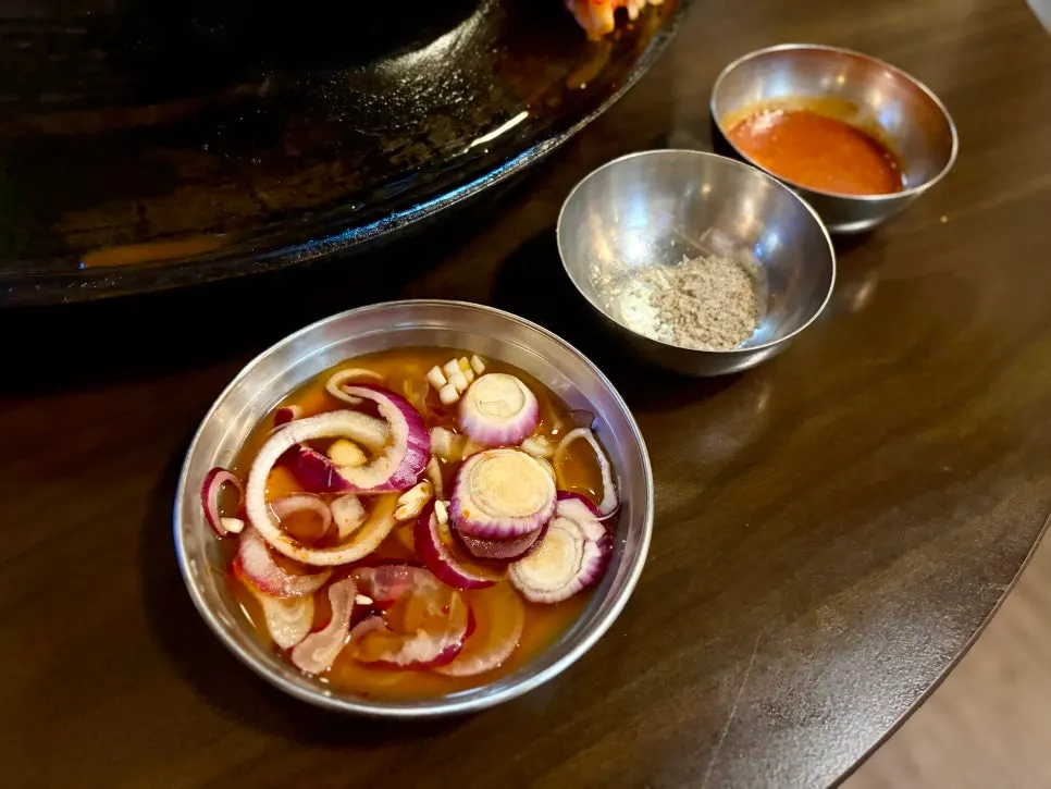 Cauldron-lid pork with assorted sides