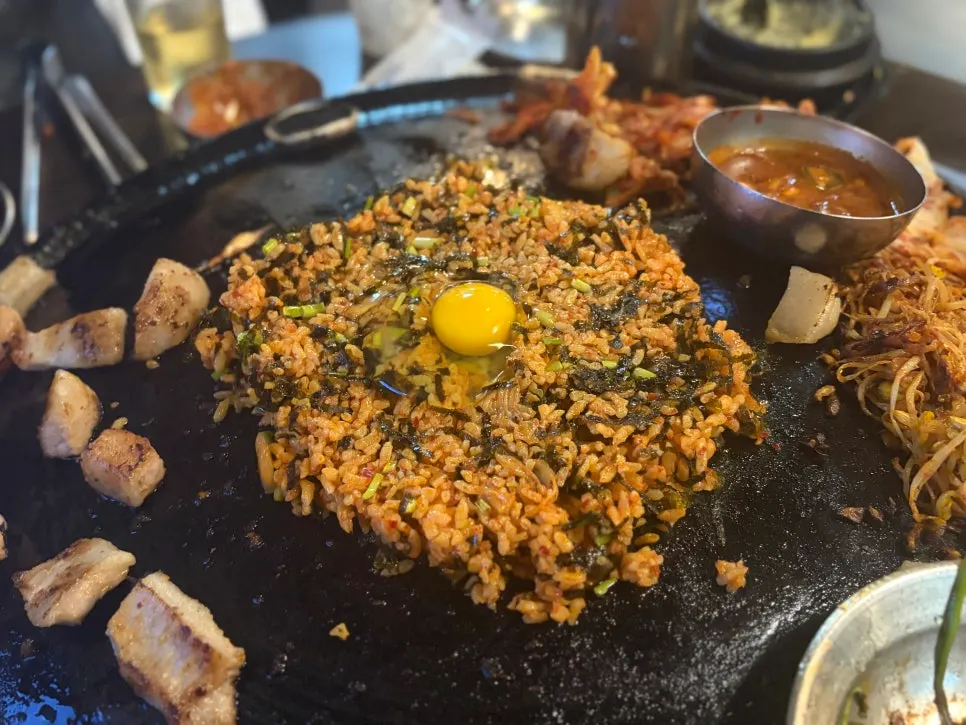 The final course of a cauldron-lid pork meal