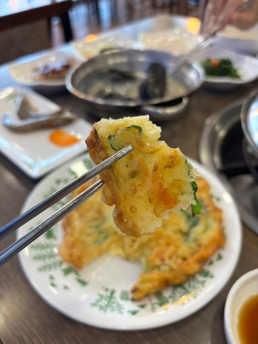 정갈하게 차려진 해물탕집 기본 밑반찬