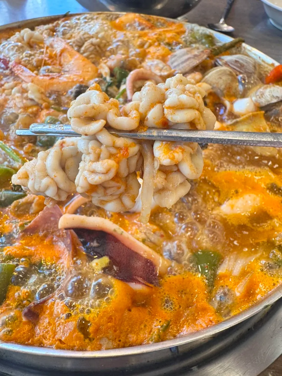 Cooked abalone and shellfish