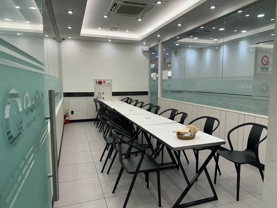 Spacious hall with wide table spacing at KuuKuu Gold Bupyeong Branch
