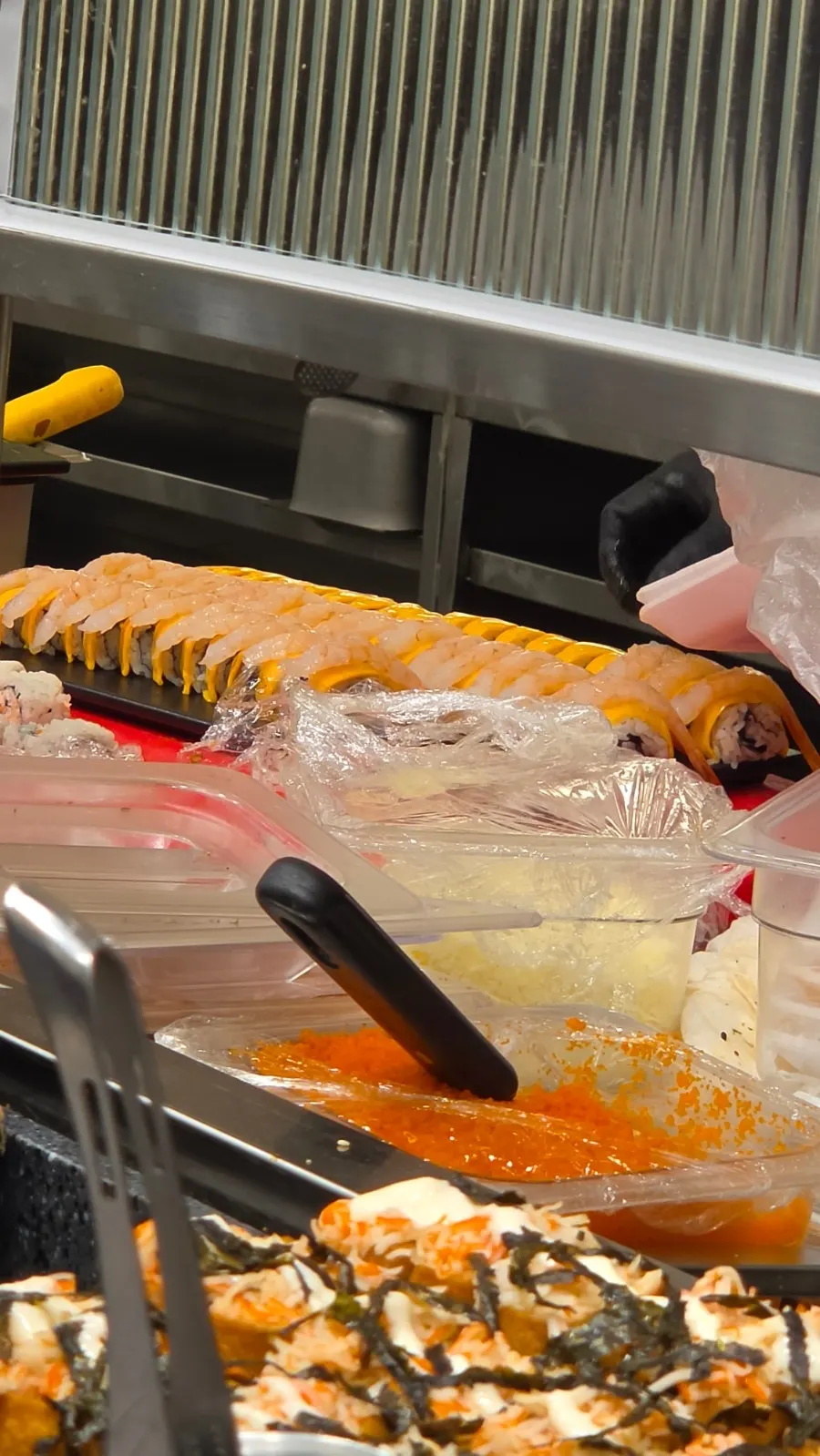 Long straight buffet counter at KuuKuu Gold Bupyeong Branch