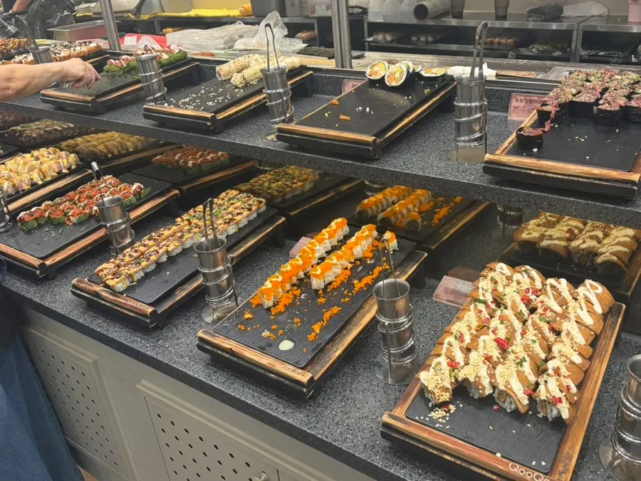 Buffet counter at KuuKuu Gold Bupyeong Branch