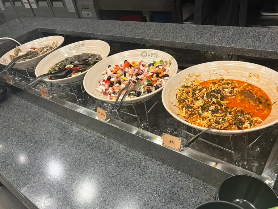 Meat served alongside the tacos