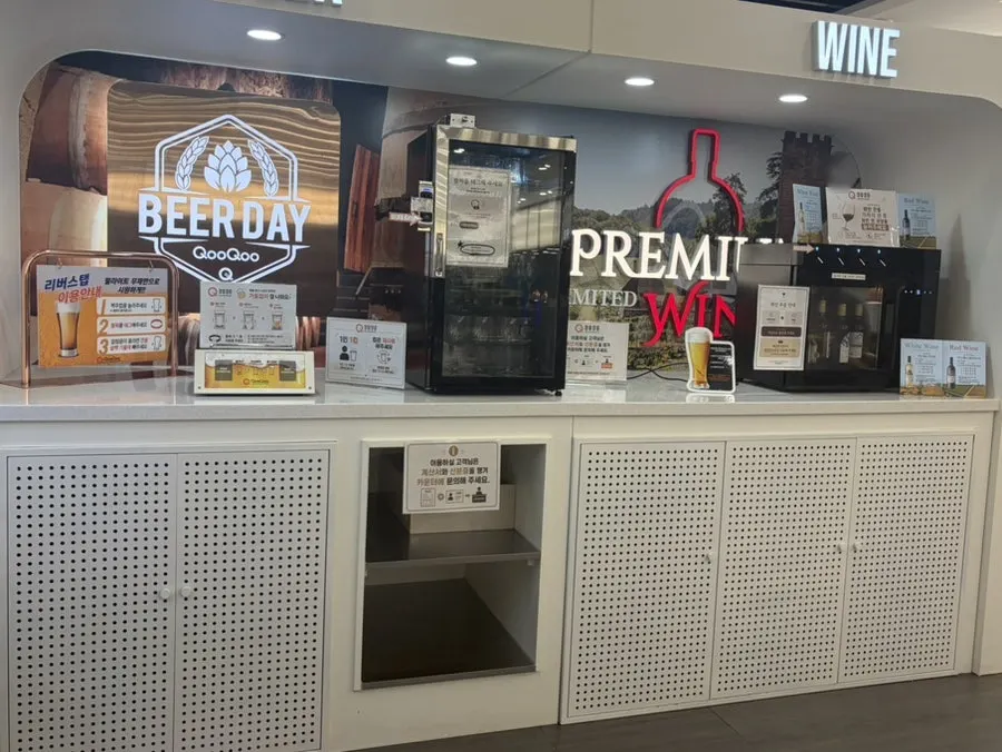 Hot food counter beyond the sushi section