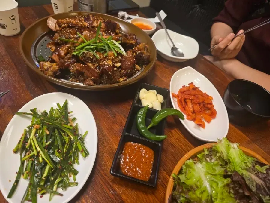 Before a jokbal dinner date with a friend