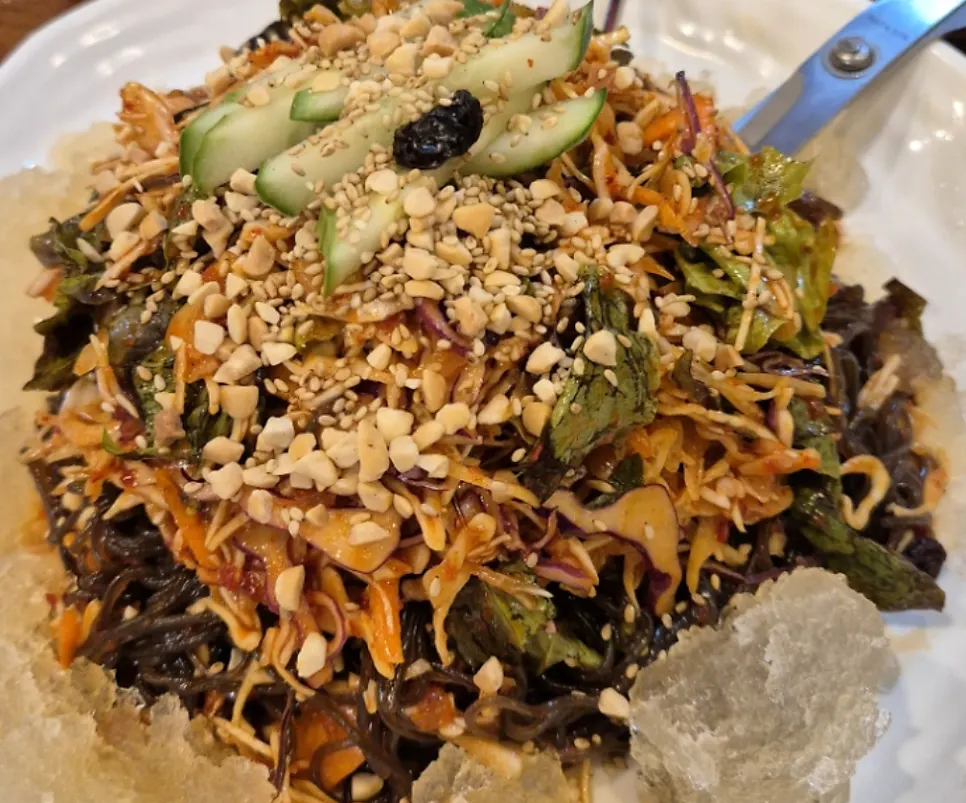 Sweet-tangy platter noodles ordered with jokbal