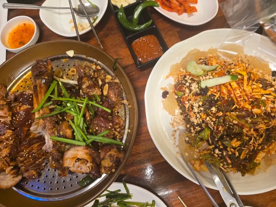 The calm, softly lit atmosphere of the jokbal restaurant