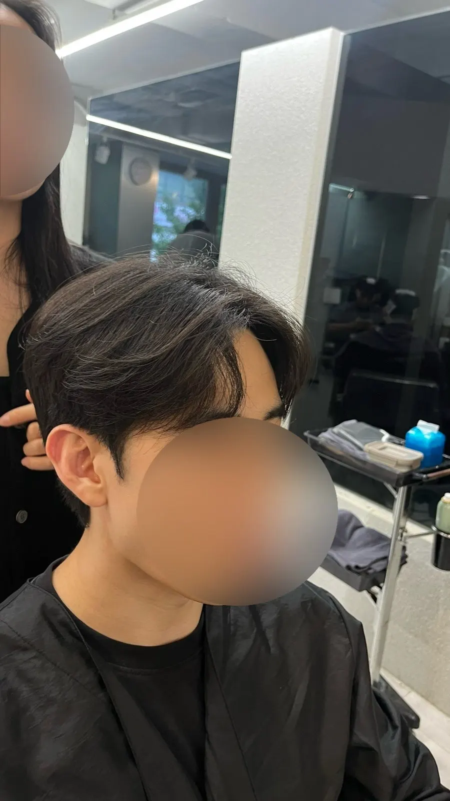 깔끔한 이움 맨즈헤어 부평점 내부