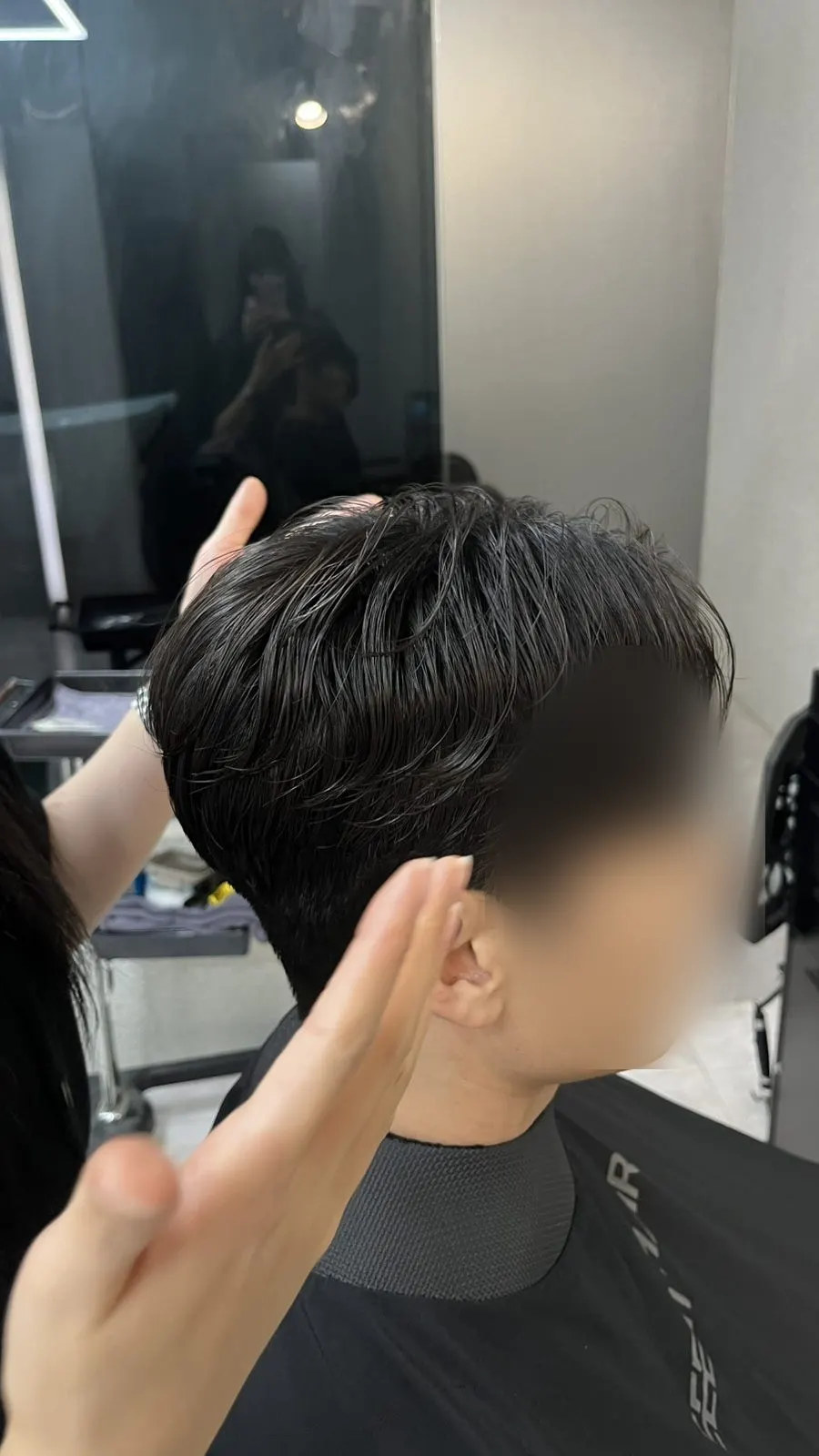 스타일링을 마친 남자 아이롱펌 완성 모습