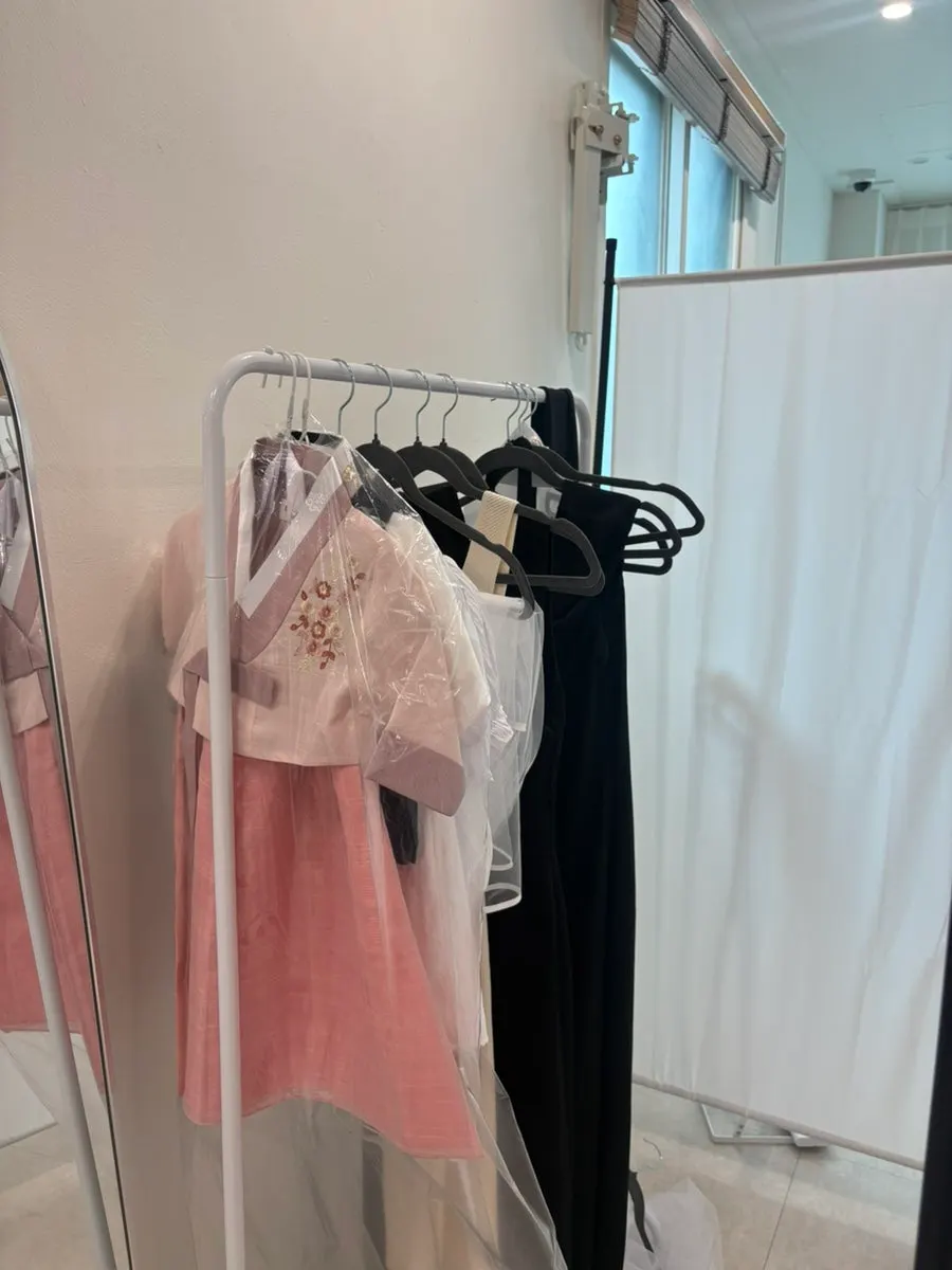 파티룸에 준비된 돌잔치 브라이덜샤워 드레스