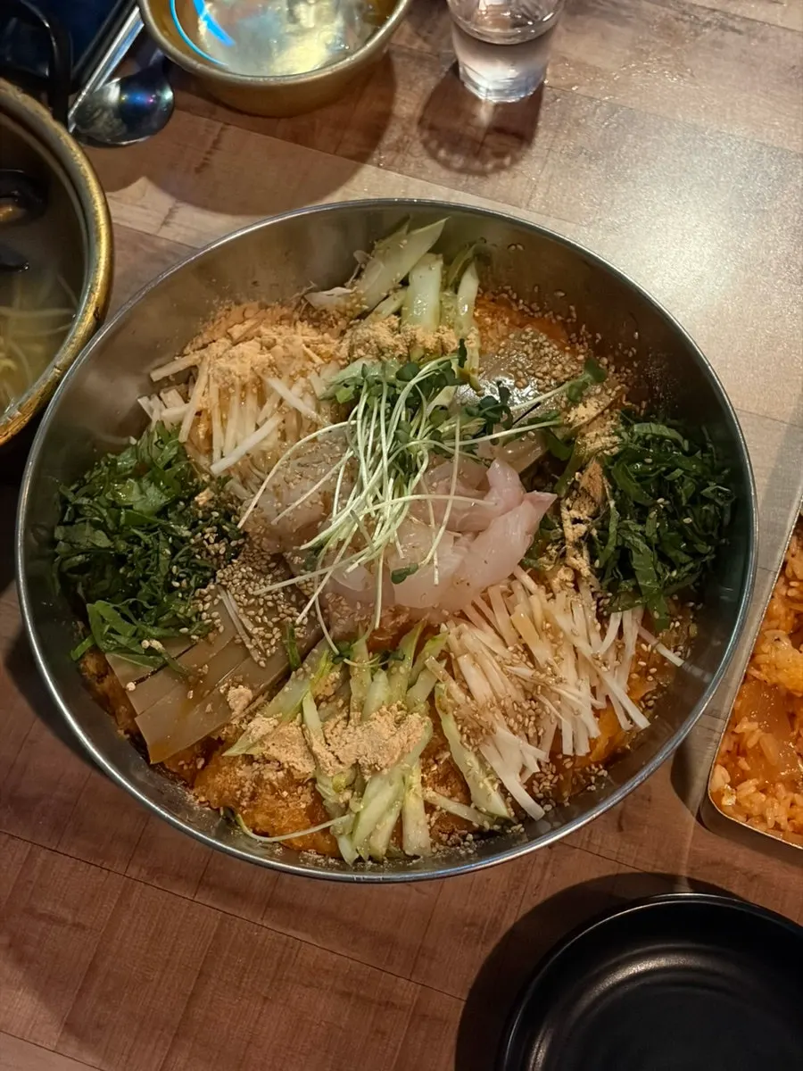 Close-up of raw fish mulhoe loaded with vegetables