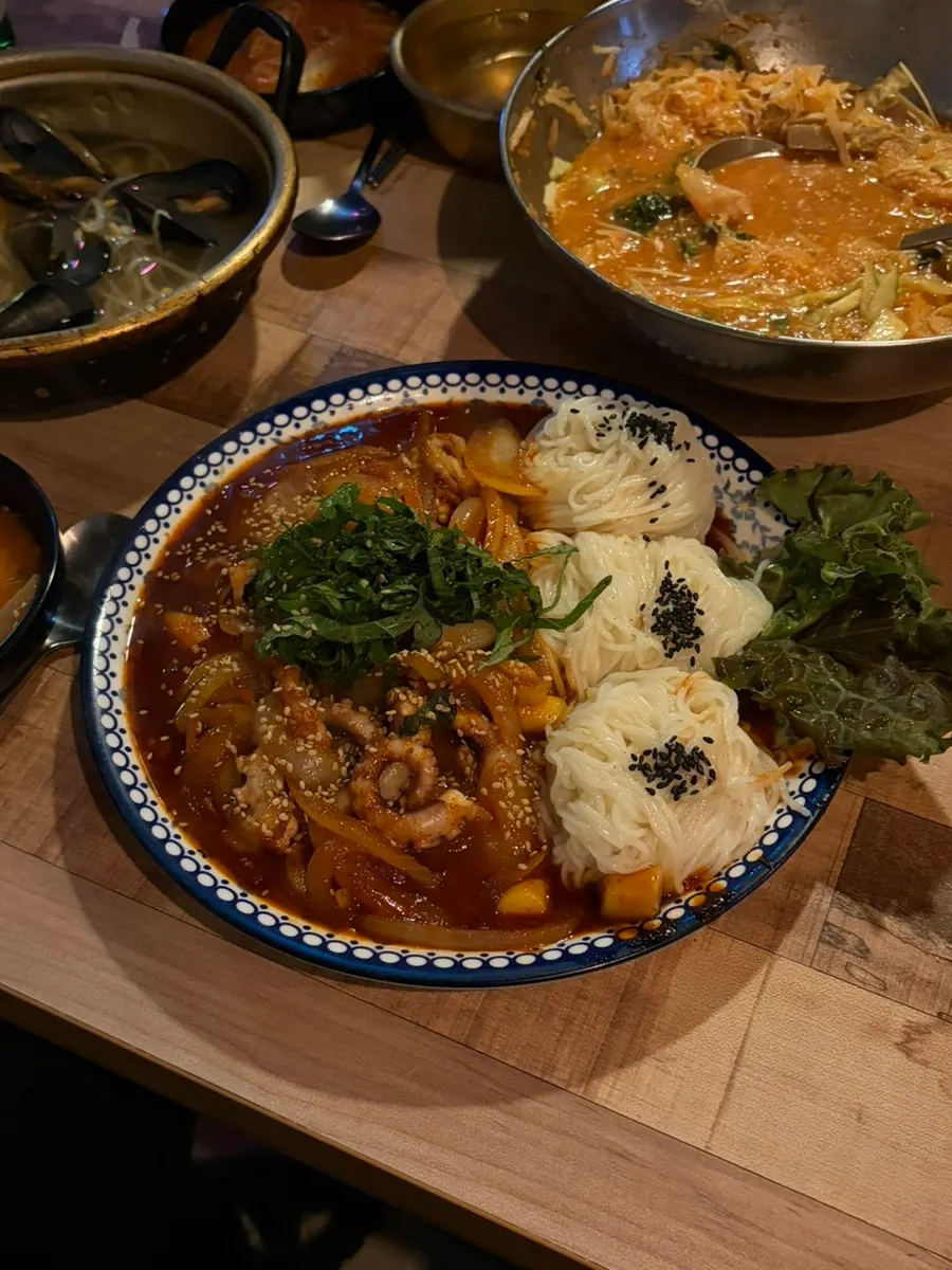 A bowl of raw fish mulhoe served out