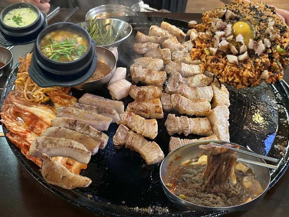 동두천솥뚜껑삼겹살 부평점 대표 사진