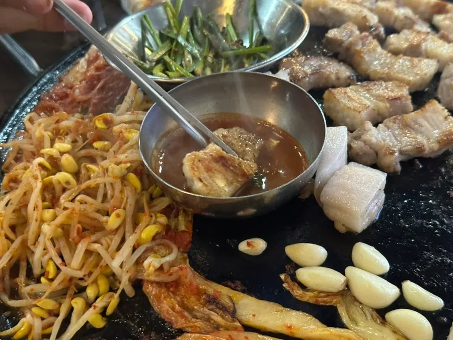 삼겹살과 함께 곁들인 술