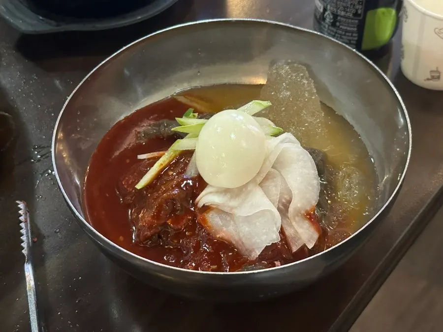 상추에 싼 삼겹살 쌈