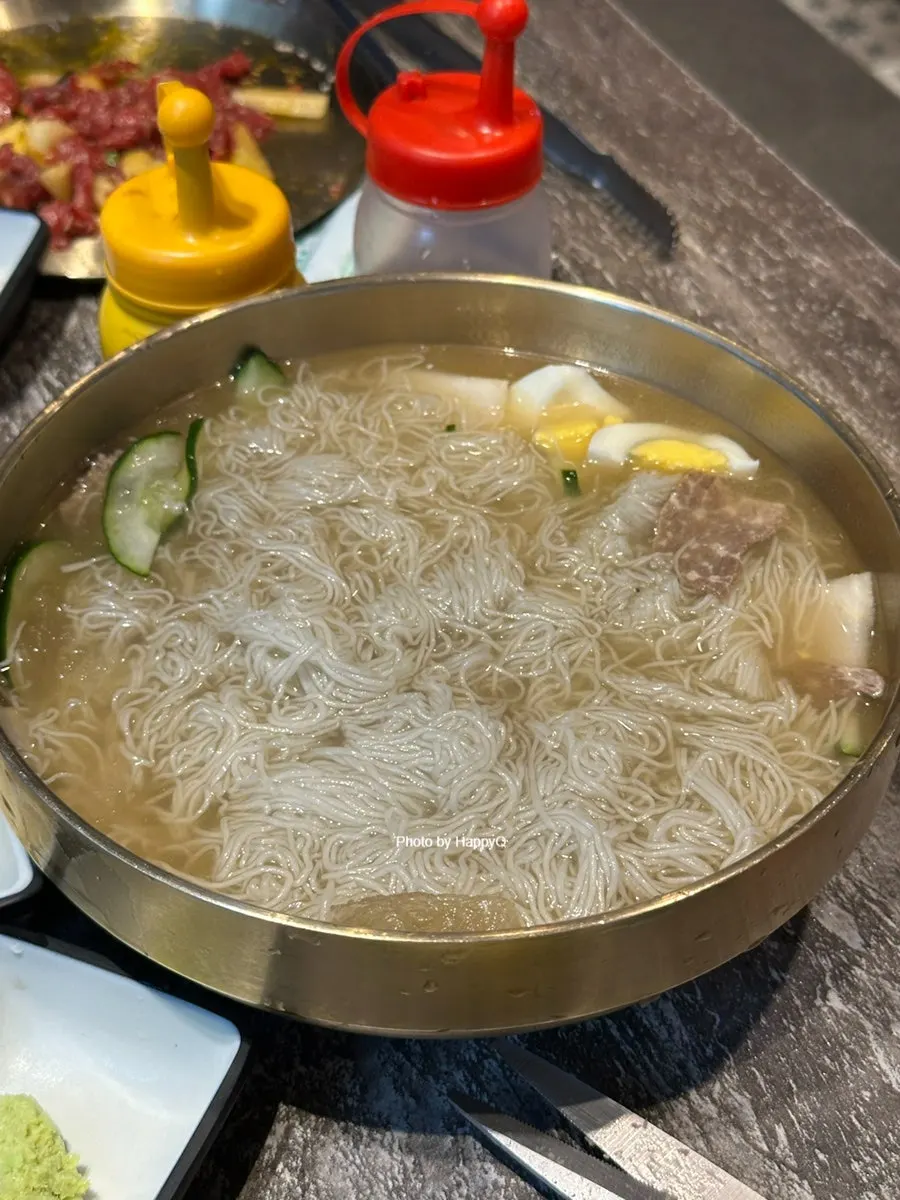 고기 식사로 주문한 물냉면