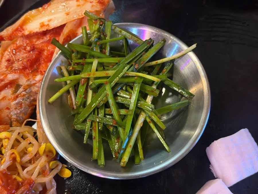 삼겹살과 함께 구운 부추