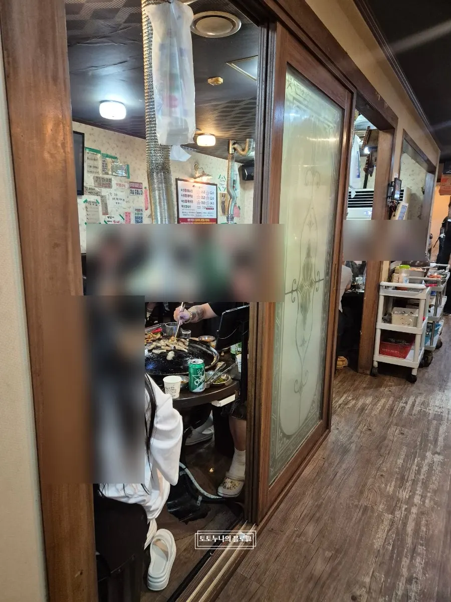 동두천솥뚜껑삼겹살 부평점 매장 내부 모습